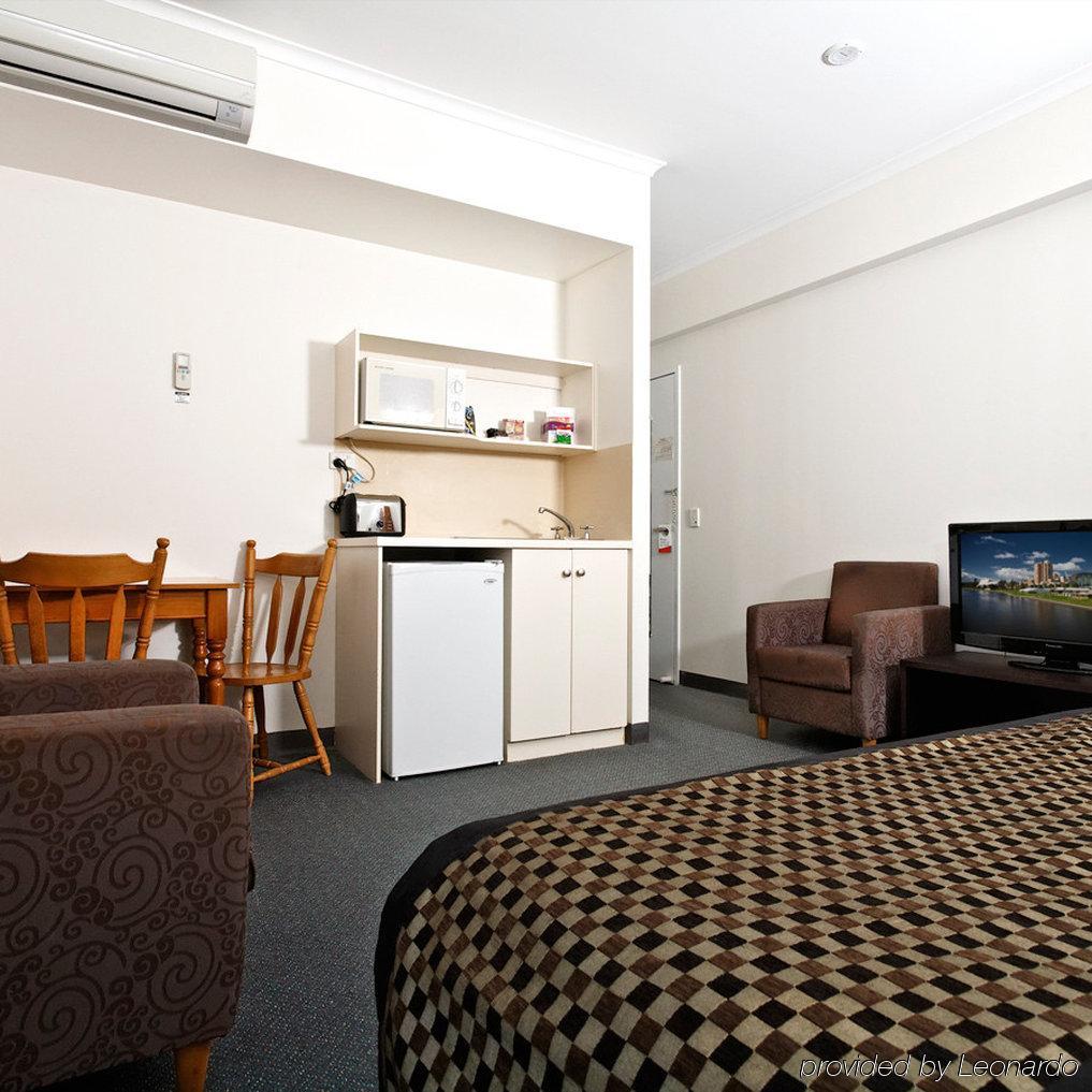 Breakfree Directors Studios Adelaide Room photo